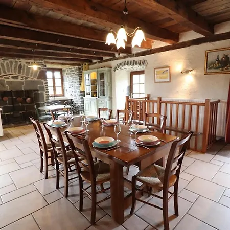 Casa vacanze Maison De Charme Renovee 1637, Proche De Salers, Avec Jardin, Terrasse, Cheminee, Wifi, Animaux Admis - Fr-1-742-20 Anglards-de-Salers